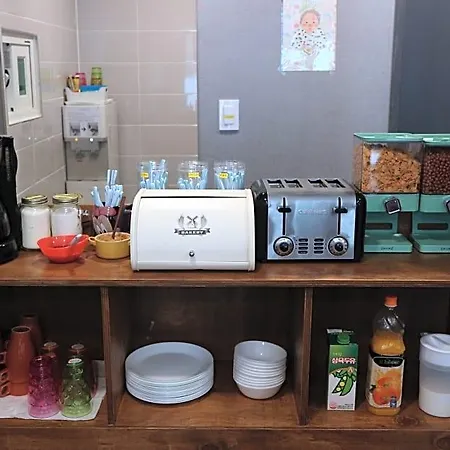 Zzzip Guesthouse In Hongdae