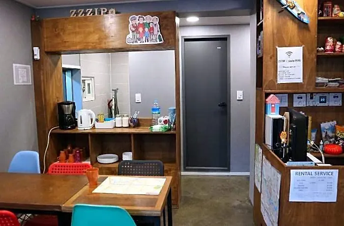 Zzzip In Hongdae Hotel