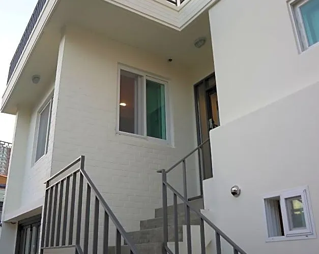 Hotel Zzzip In Hongdae Seoel